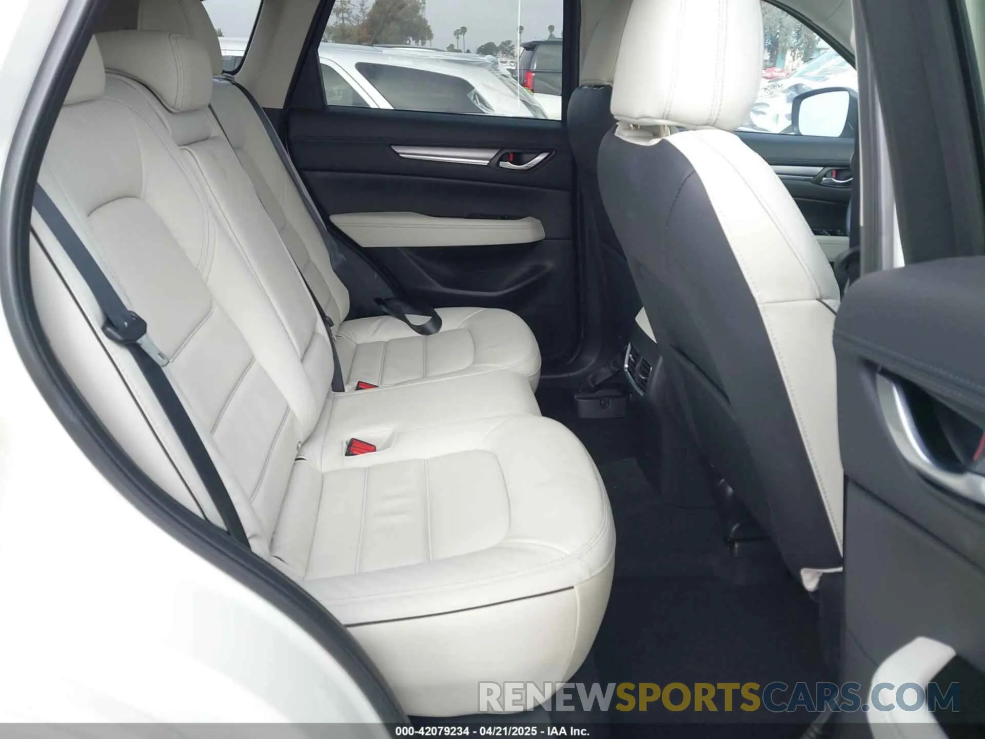 8 fotografías del automóvil dañado JM3KFBEM2S0637206 MAZDA CX-5 2025