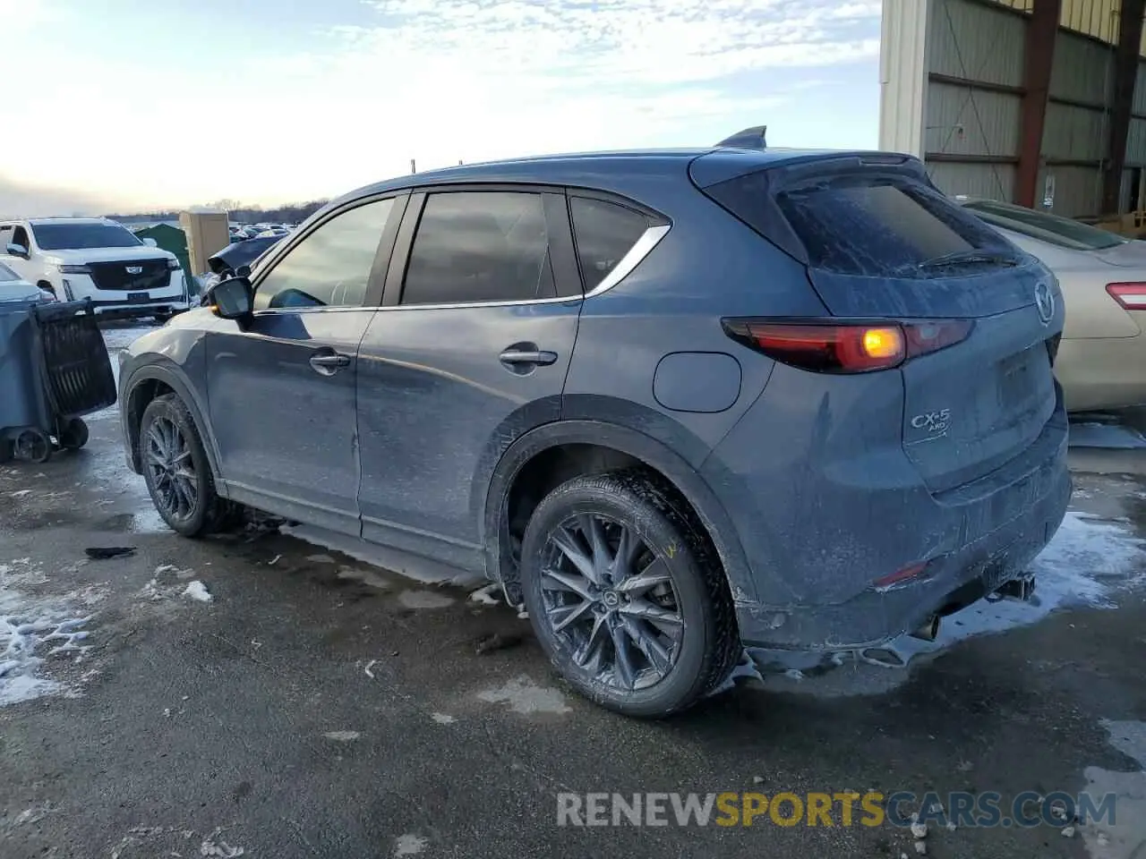 2 fotografías del automóvil dañado JM3KFBCM2N0546105 MAZDA CX-5 PREFE 2022