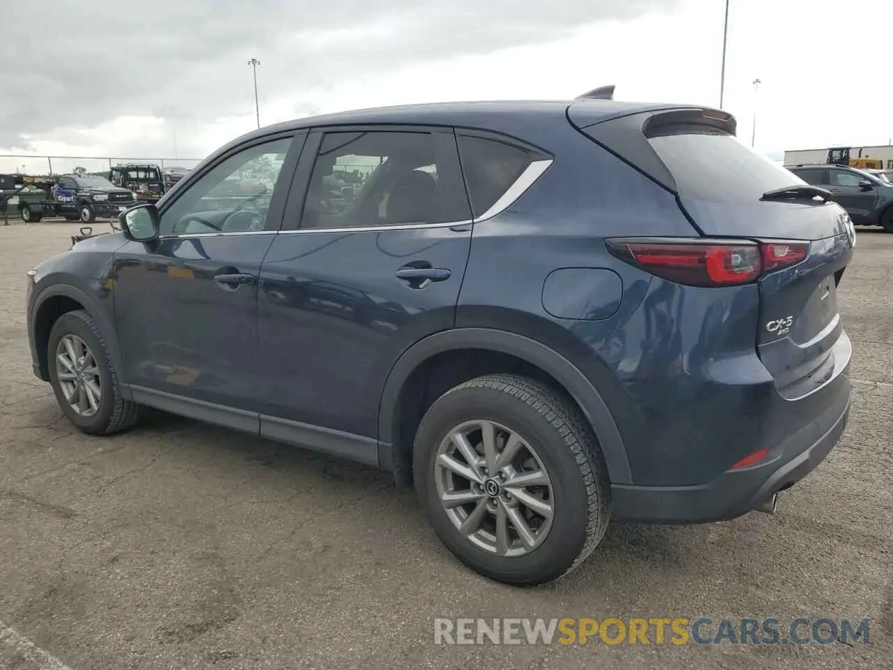 2 fotografías del automóvil dañado JM3KFBCM2N0637150 MAZDA CX-5 PREFE 2022