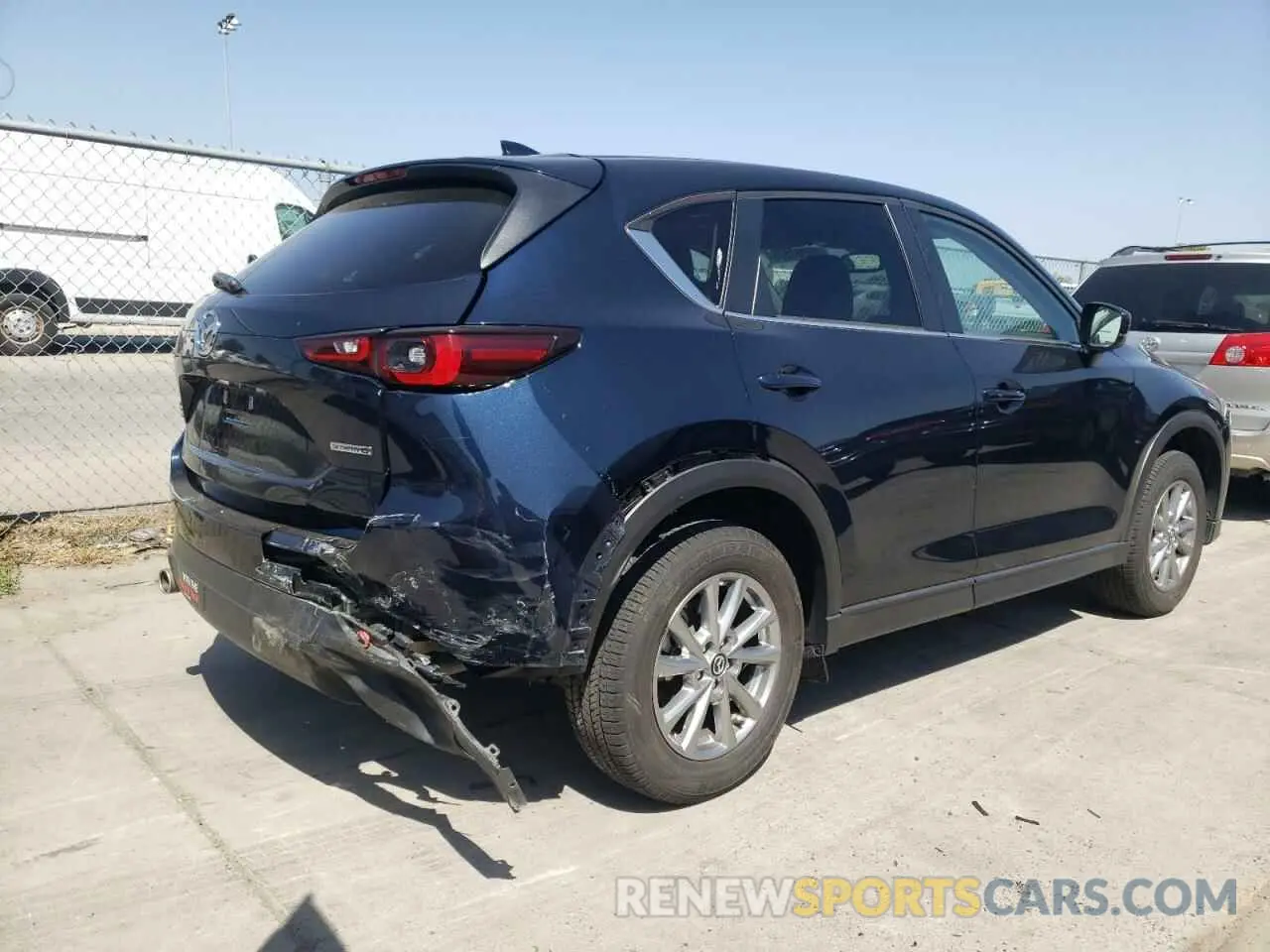 3 fotografías del automóvil dañado JM3KFBCM5N0571418 MAZDA CX-5 PREFE 2022