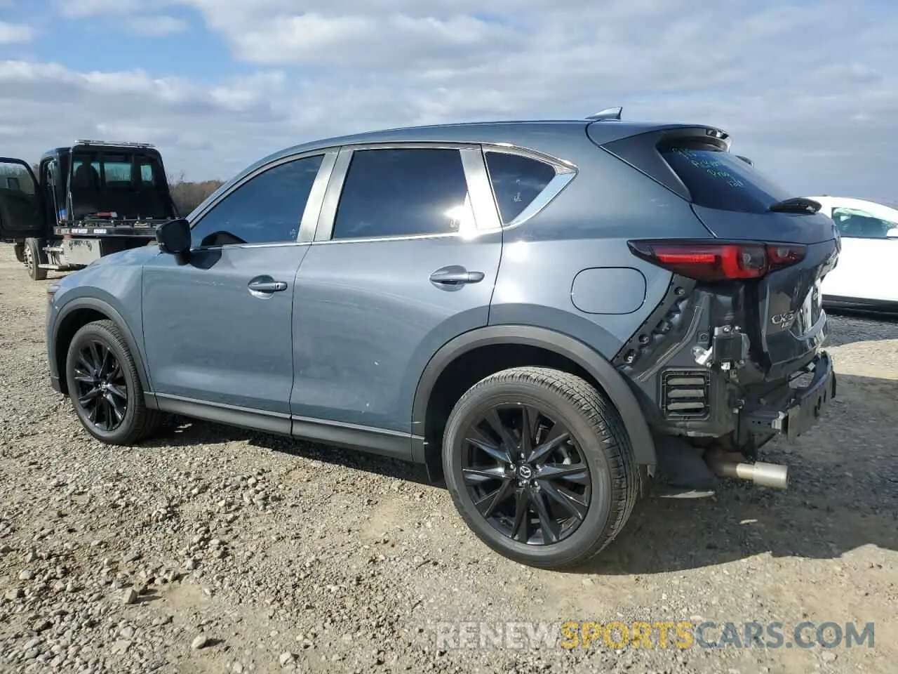2 fotografías del automóvil dañado JM3KFBCM7N0537903 MAZDA CX-5 PREFE 2022