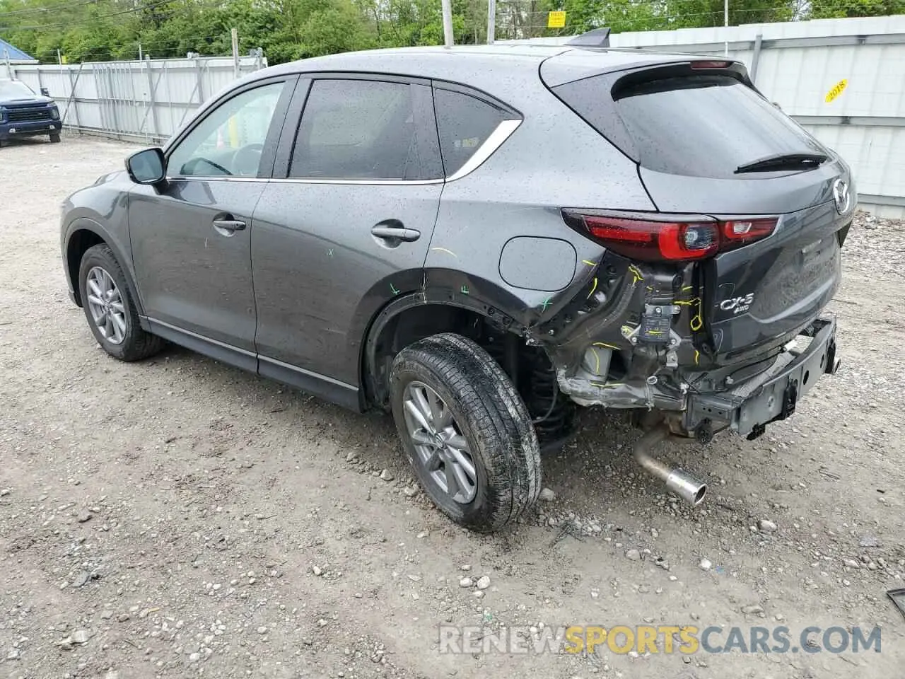 2 fotografías del automóvil dañado JM3KFBCM0P0200217 MAZDA CX-5 PREFE 2023
