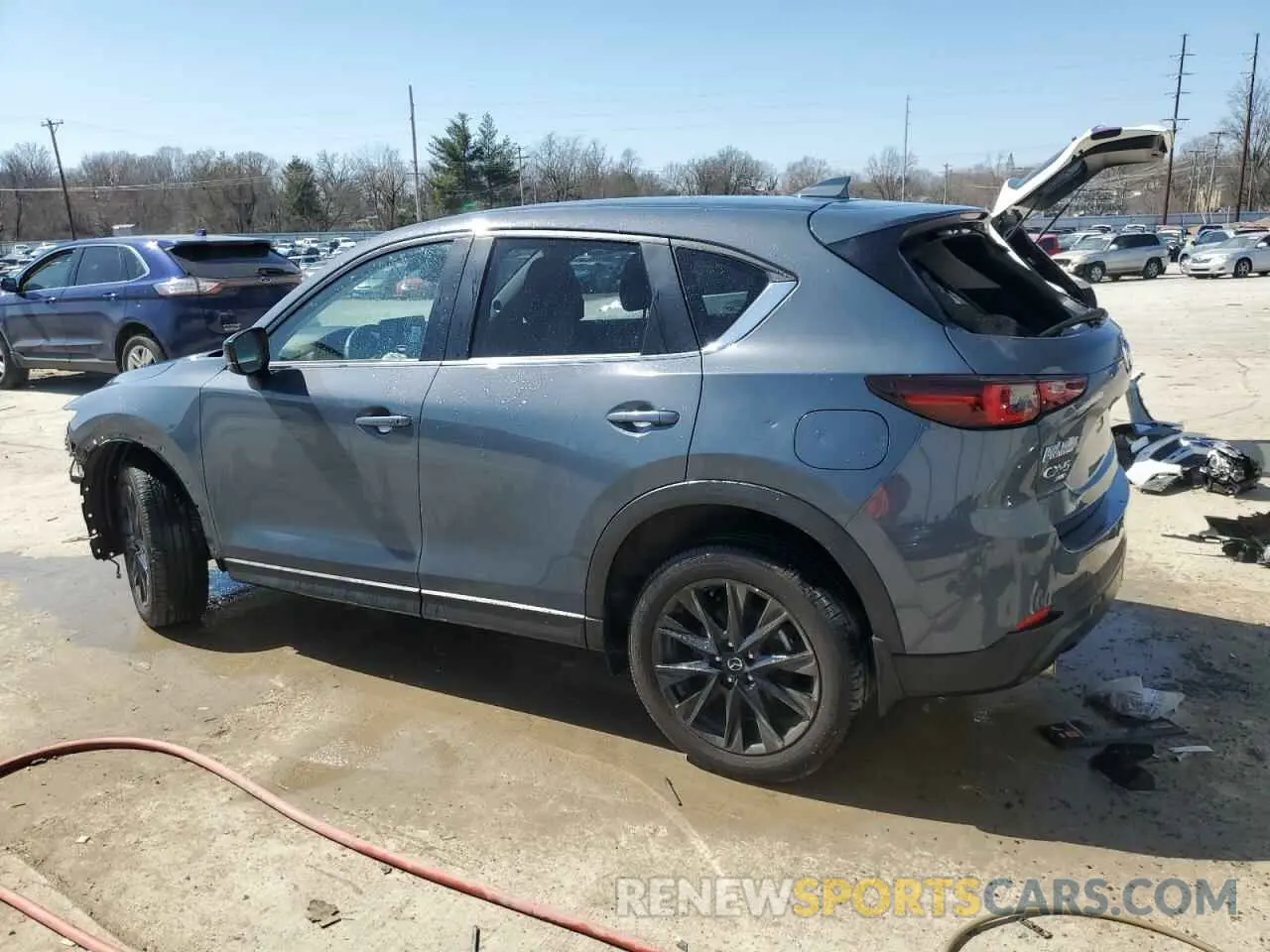 2 fotografías del automóvil dañado JM3KFBCM1P0176901 MAZDA CX-5 PREFE 2023