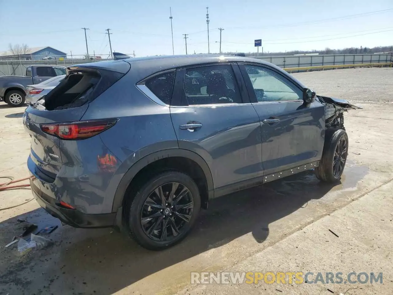 3 fotografías del automóvil dañado JM3KFBCM1P0176901 MAZDA CX-5 PREFE 2023
