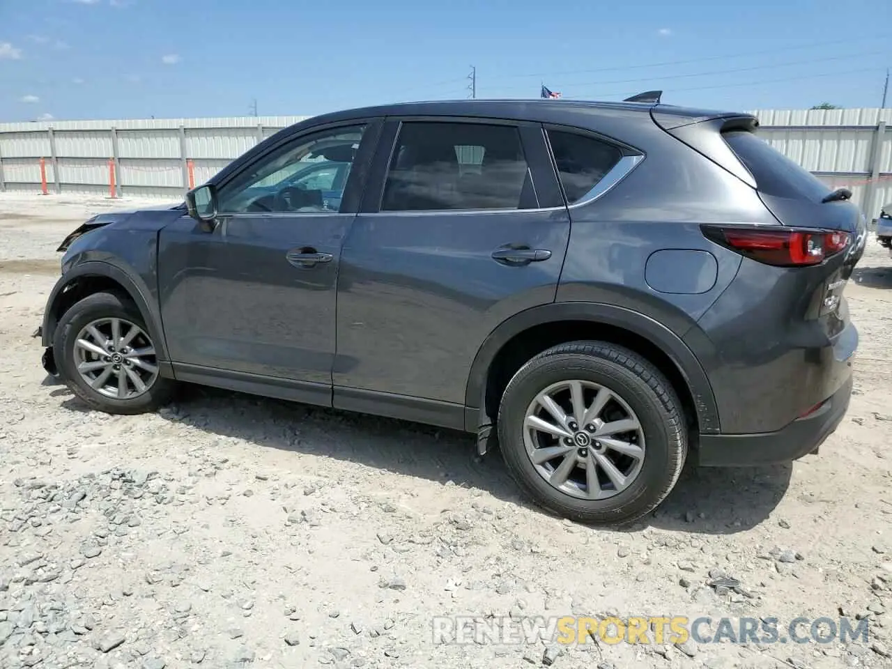 2 fotografías del automóvil dañado JM3KFBCM1P0193102 MAZDA CX-5 PREFE 2023