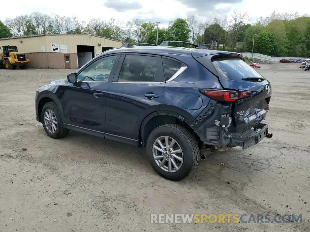 2 fotografías del automóvil dañado JM3KFBCM2P0162876 MAZDA CX-5 PREFE 2023