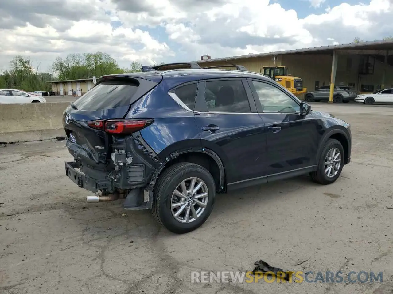 3 fotografías del automóvil dañado JM3KFBCM2P0162876 MAZDA CX-5 PREFE 2023