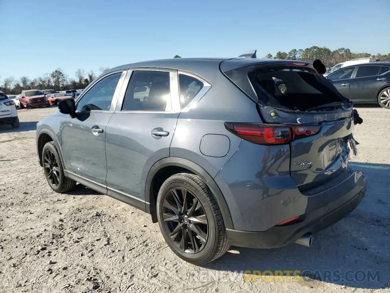 2 fotografías del automóvil dañado JM3KFBCM4P0245225 MAZDA CX-5 PREFE 2023