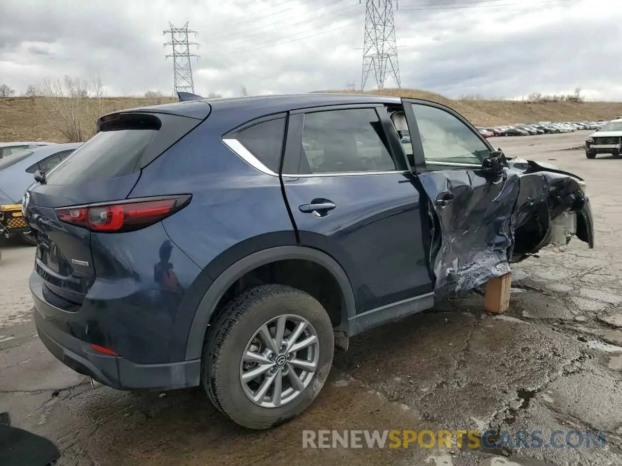 3 fotografías del automóvil dañado JM3KFBCM5P0180742 MAZDA CX-5 PREFE 2023