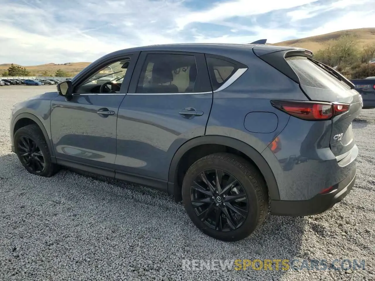 2 fotografías del automóvil dañado JM3KFBCM5P0215568 MAZDA CX-5 PREFE 2023