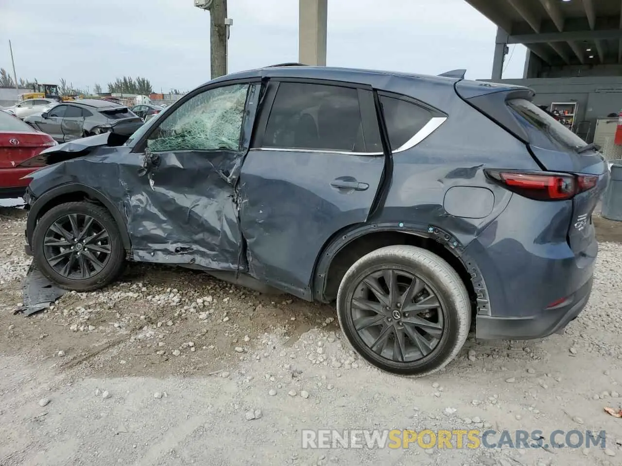 2 fotografías del automóvil dañado JM3KFBCM6P0188459 MAZDA CX-5 PREFE 2023