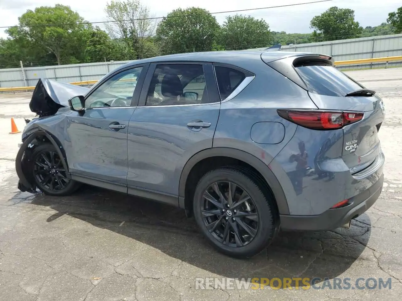 2 fotografías del automóvil dañado JM3KFBCM7P0263413 MAZDA CX-5 PREFE 2023