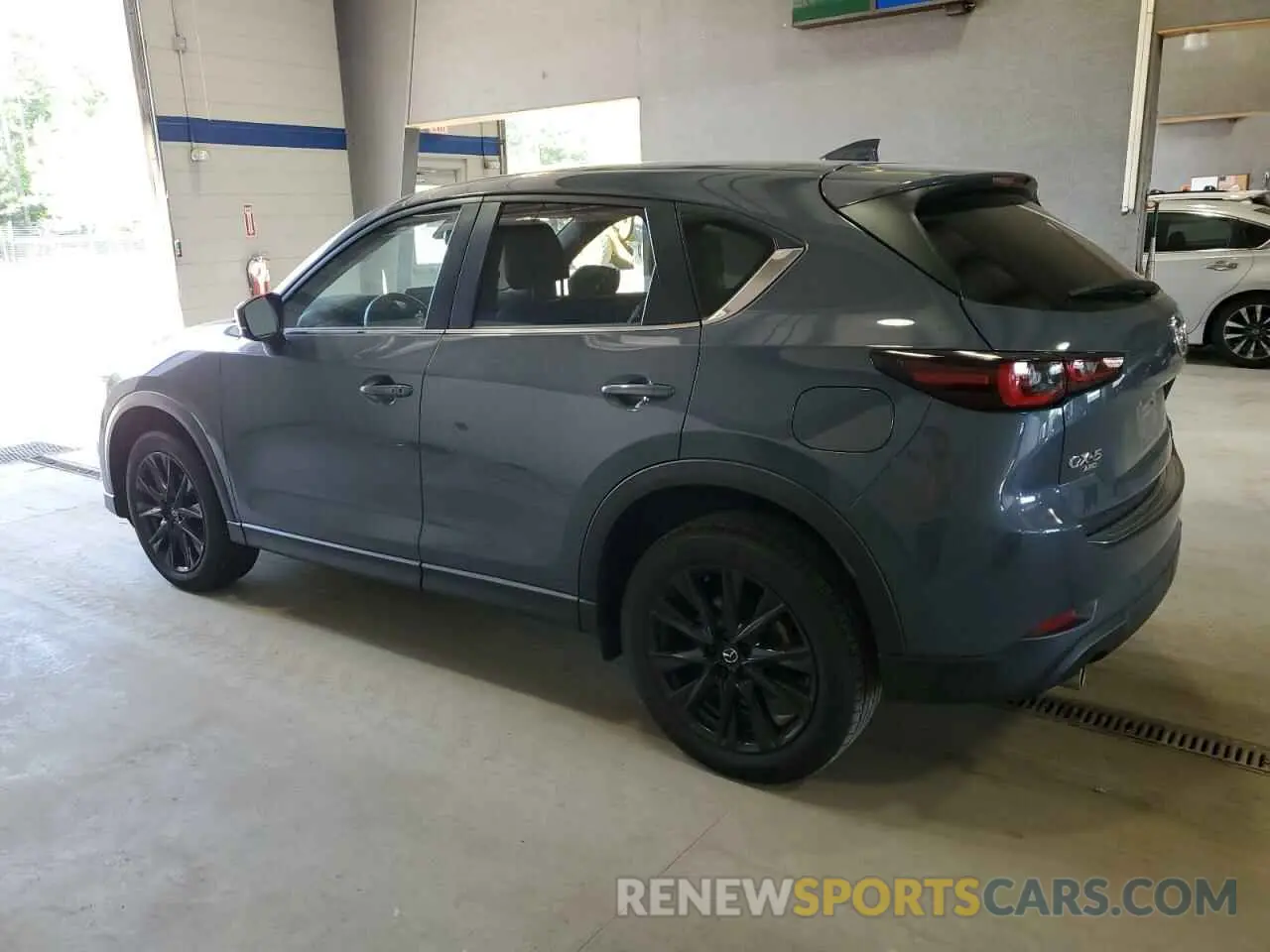 2 fotografías del automóvil dañado JM3KFBCM9P0179240 MAZDA CX-5 PREFE 2023