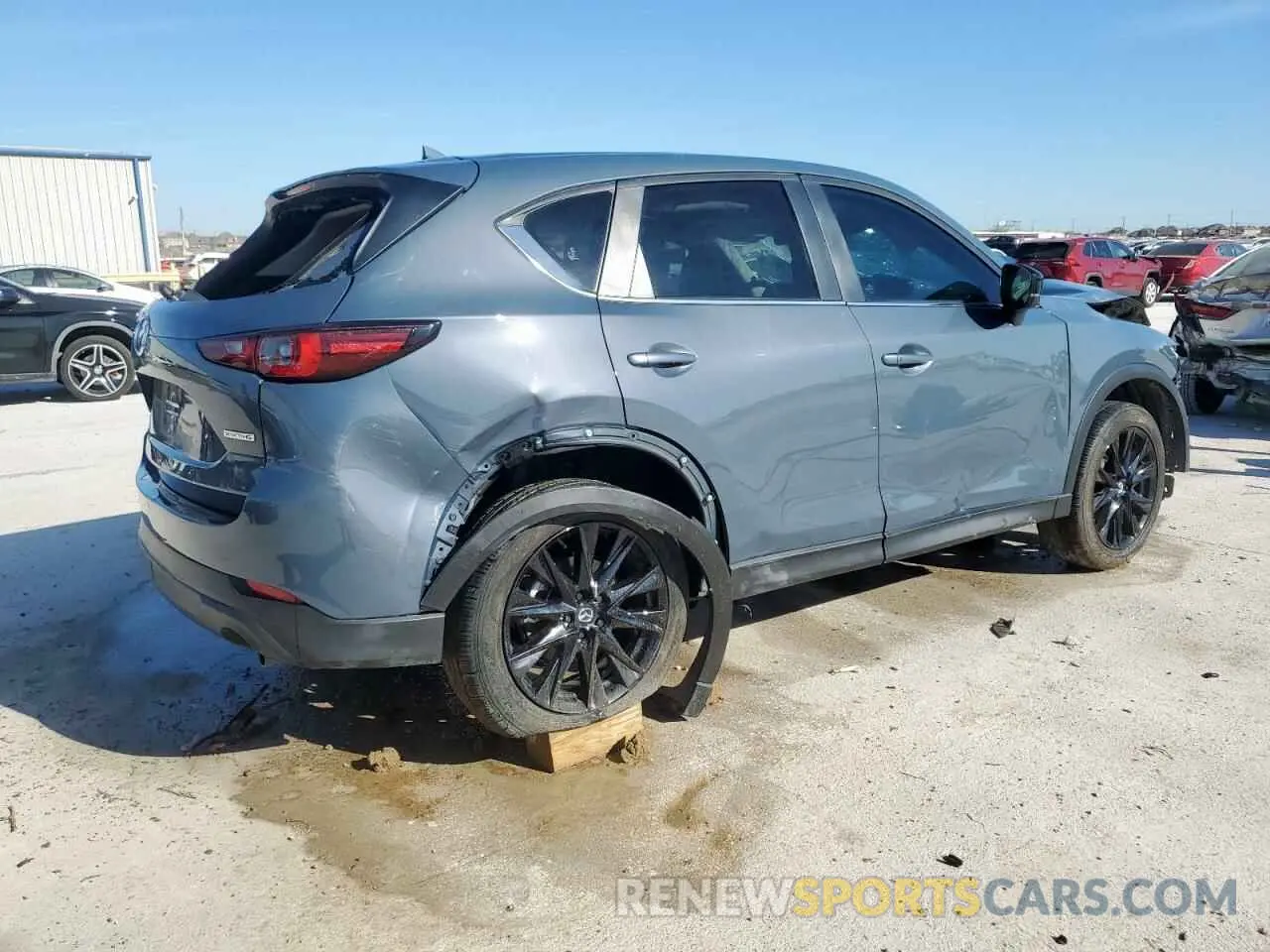 3 fotografías del automóvil dañado JM3KFBCM9P0232471 MAZDA CX-5 PREFE 2023