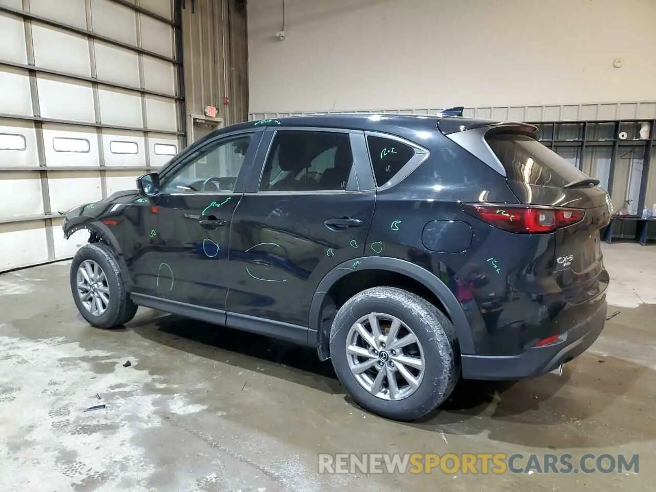 2 fotografías del automóvil dañado JM3KFBCMXP0153195 MAZDA CX-5 PREFE 2023
