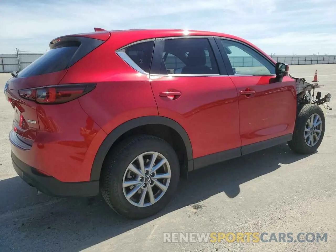 3 fotografías del automóvil dañado JM3KFBCMXP0184897 MAZDA CX-5 PREFE 2023