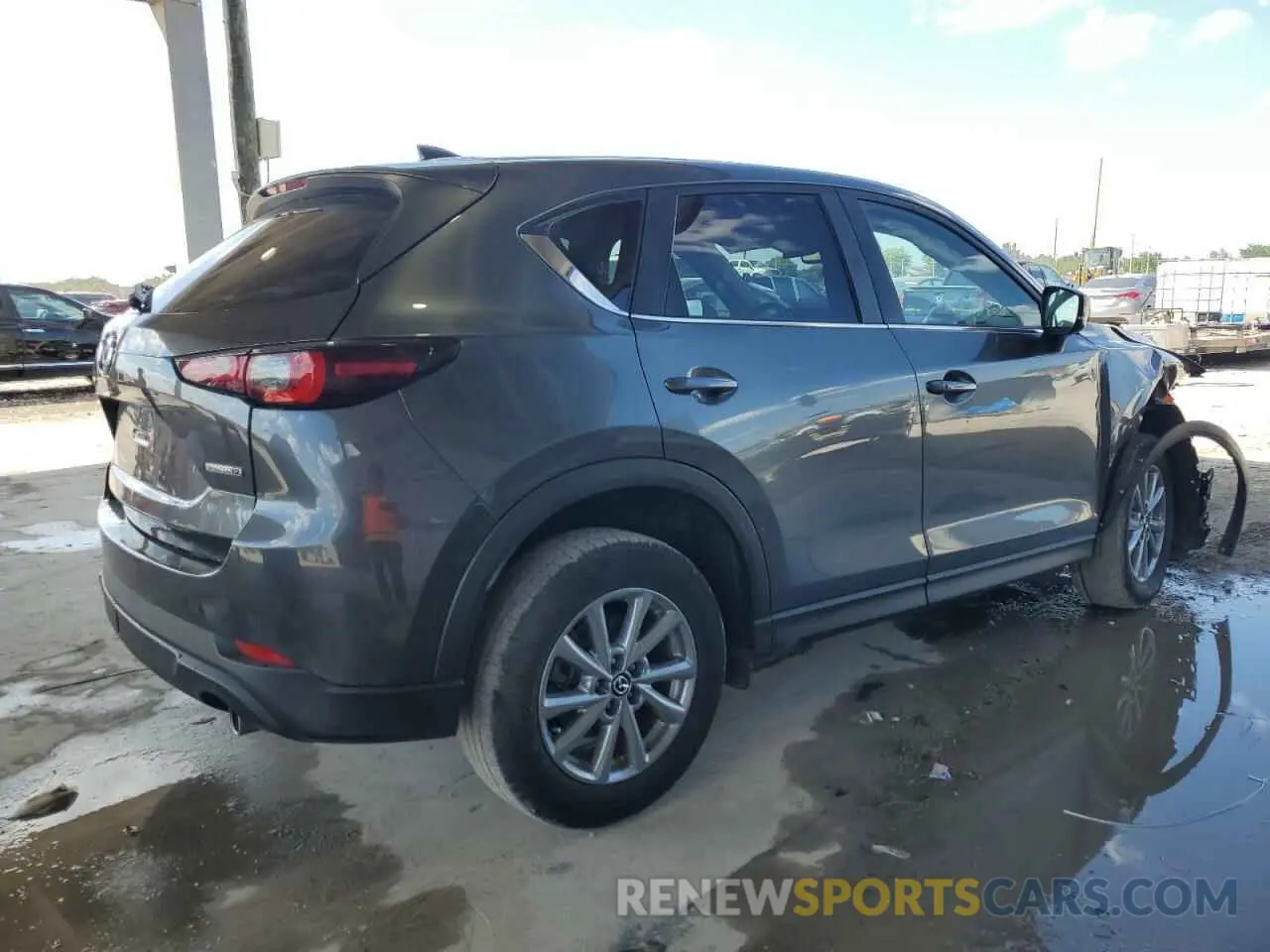 3 fotografías del automóvil dañado JM3KFBCMXP0195138 MAZDA CX-5 PREFE 2023
