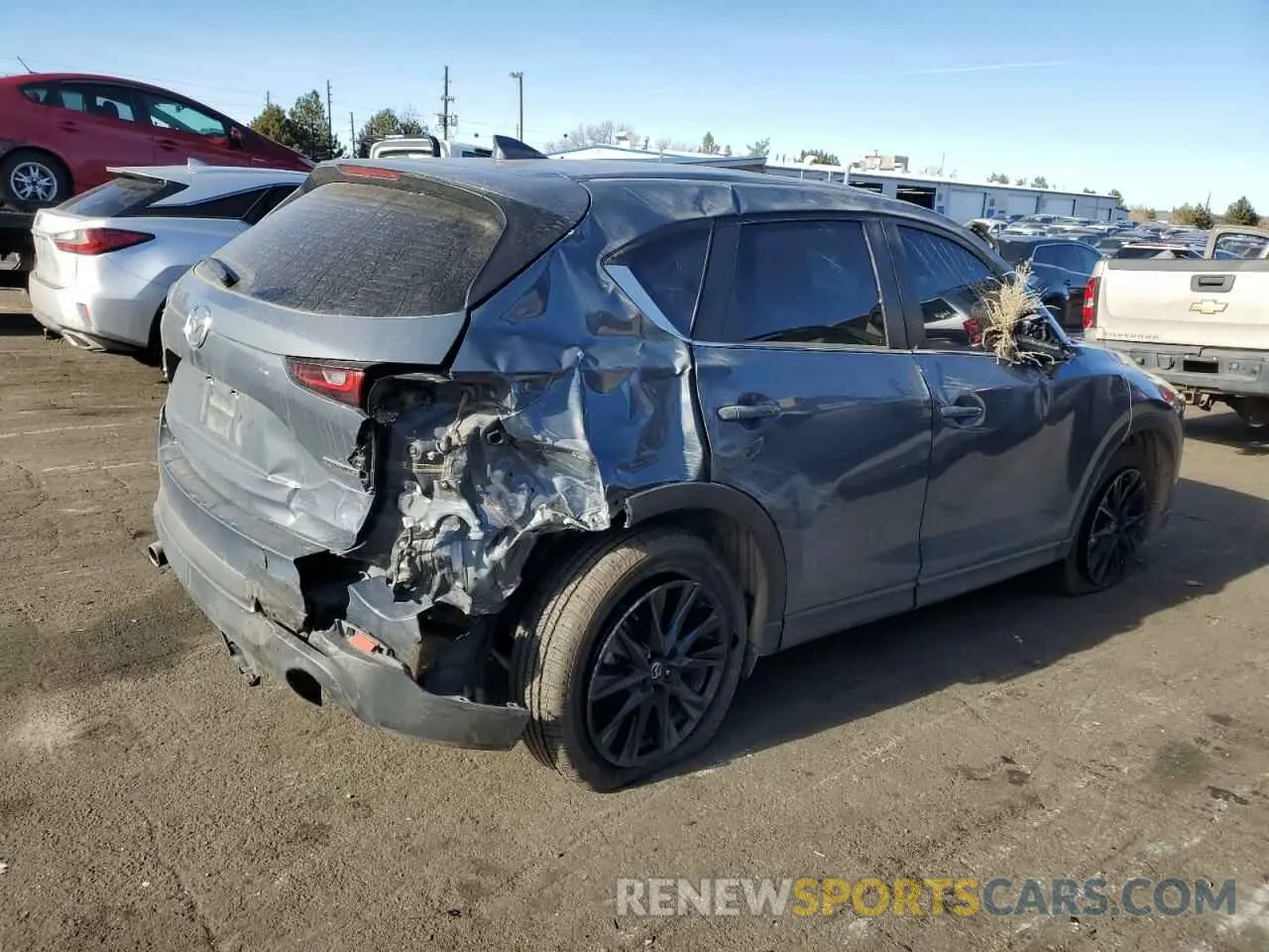 3 fotografías del automóvil dañado JM3KFBCMXP0195656 MAZDA CX-5 PREFE 2023
