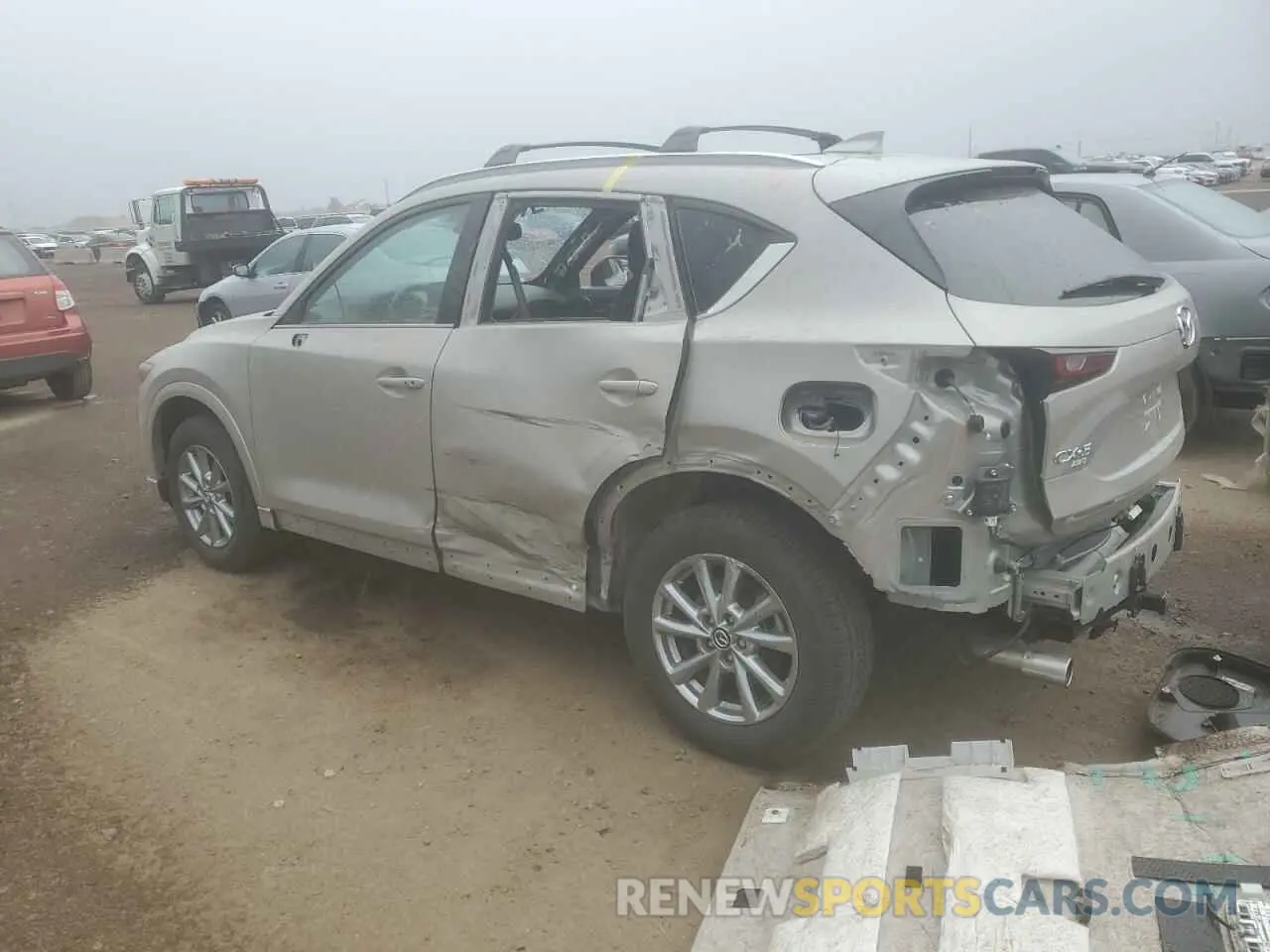 2 fotografías del automóvil dañado JM3KFBCL3R0475400 MAZDA CX-5 PREFE 2024