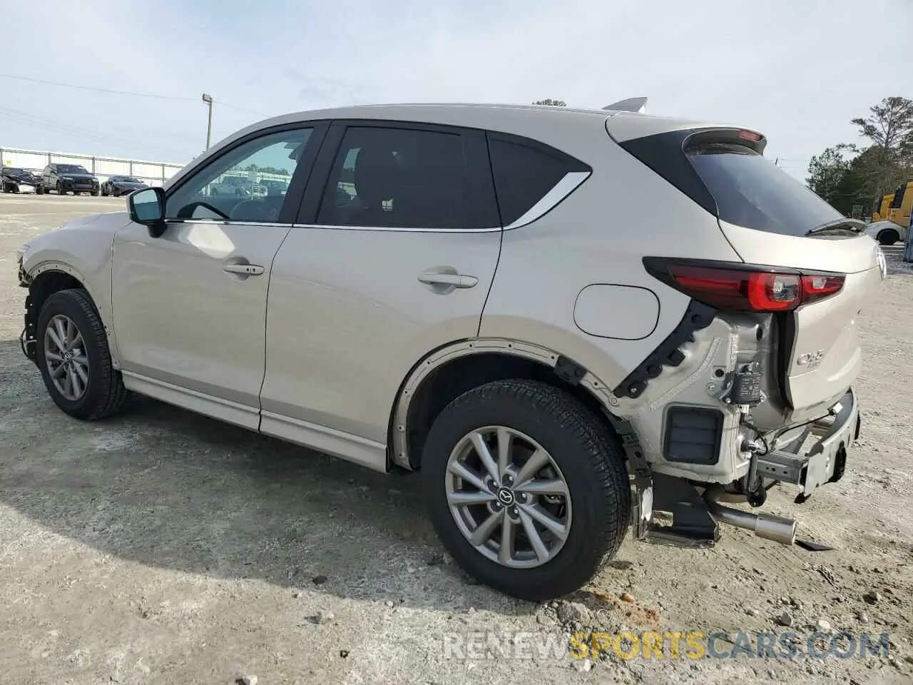 2 fotografías del automóvil dañado JM3KFBCL8R0402393 MAZDA CX-5 PREFE 2024