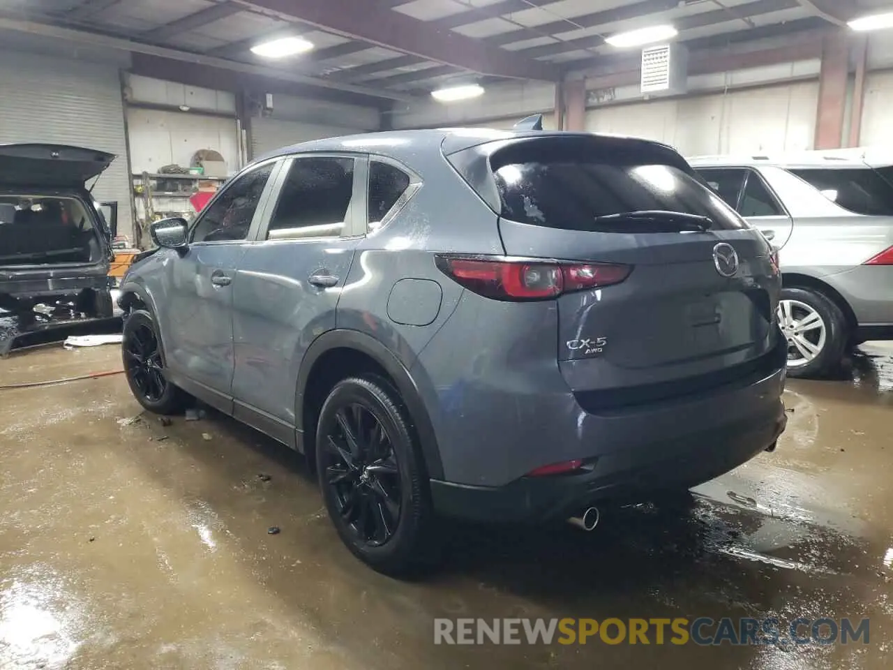 2 fotografías del automóvil dañado JM3KFBCM9R0372216 MAZDA CX-5 PREFE 2024