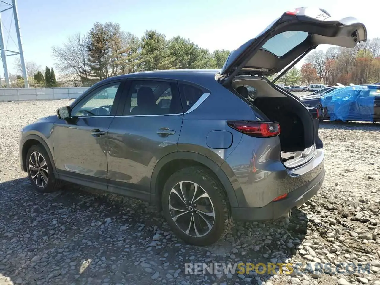 2 fotografías del automóvil dañado JM3KFBDM5N1525080 MAZDA CX-5 PREMI 2022
