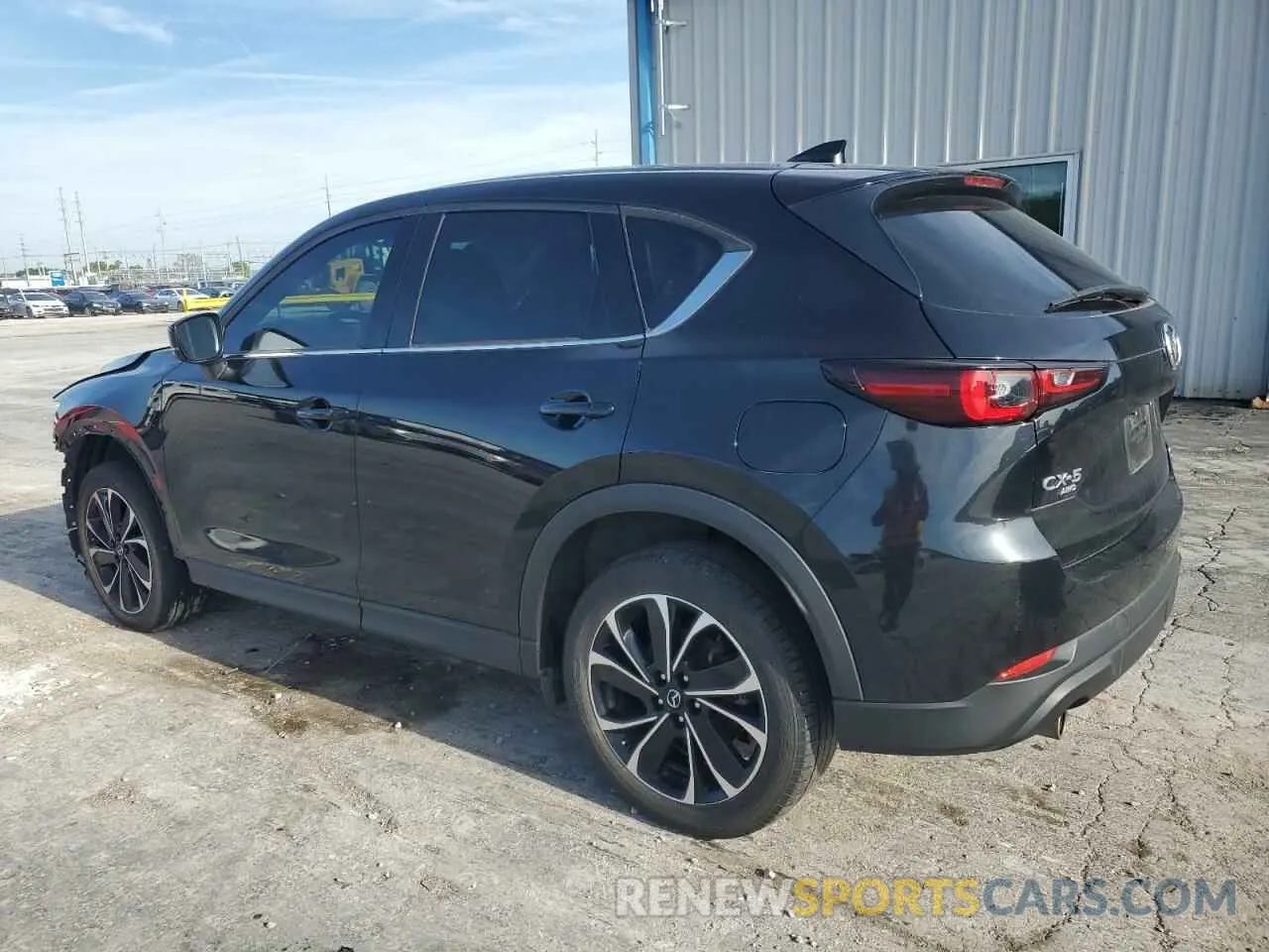2 fotografías del automóvil dañado JM3KFBDM6N0621872 MAZDA CX-5 PREMI 2022
