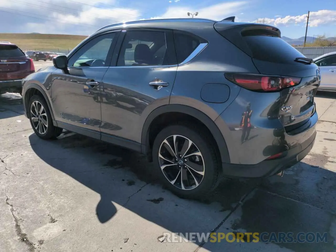 2 fotografías del automóvil dañado JM3KFBDM8N0607732 MAZDA CX-5 PREMI 2022