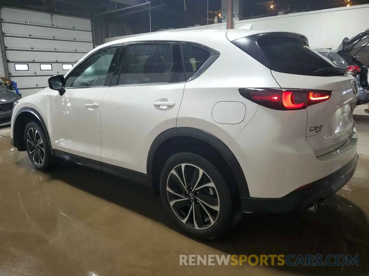 2 fotografías del automóvil dañado JM3KFBDM8N1626405 MAZDA CX-5 PREMI 2022