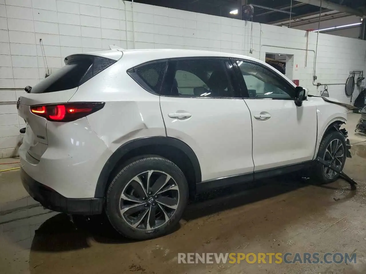 3 fotografías del automóvil dañado JM3KFBDM8N1626405 MAZDA CX-5 PREMI 2022