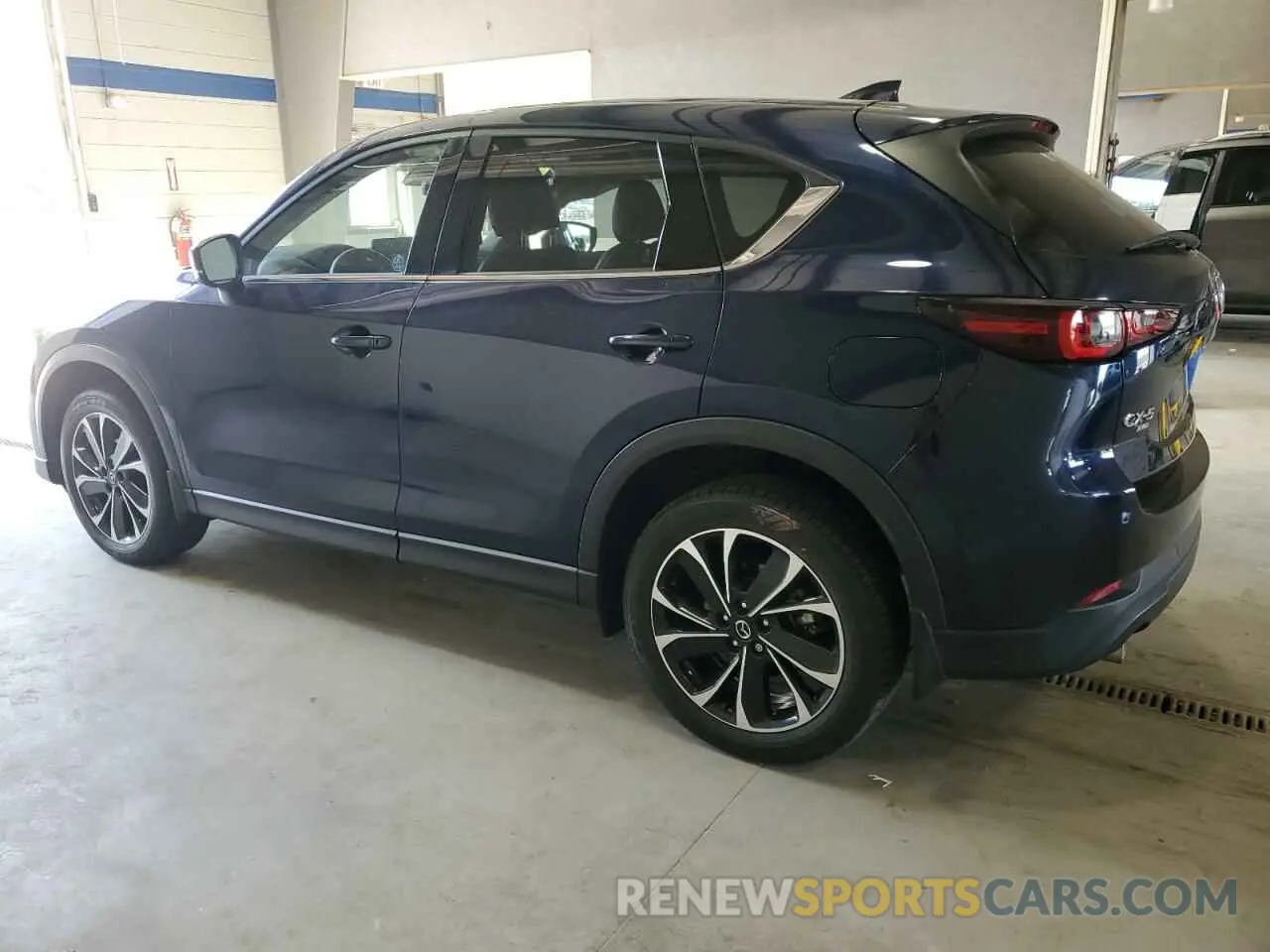 2 fotografías del automóvil dañado JM3KFBEM0N0558184 MAZDA CX-5 PREMI 2022