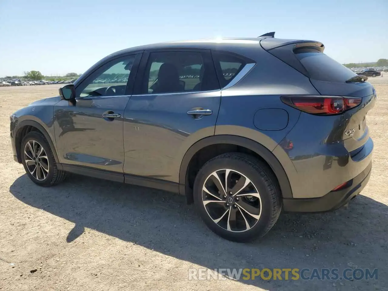 2 fotografías del automóvil dañado JM3KFBEMXN0563683 MAZDA CX-5 PREMI 2022