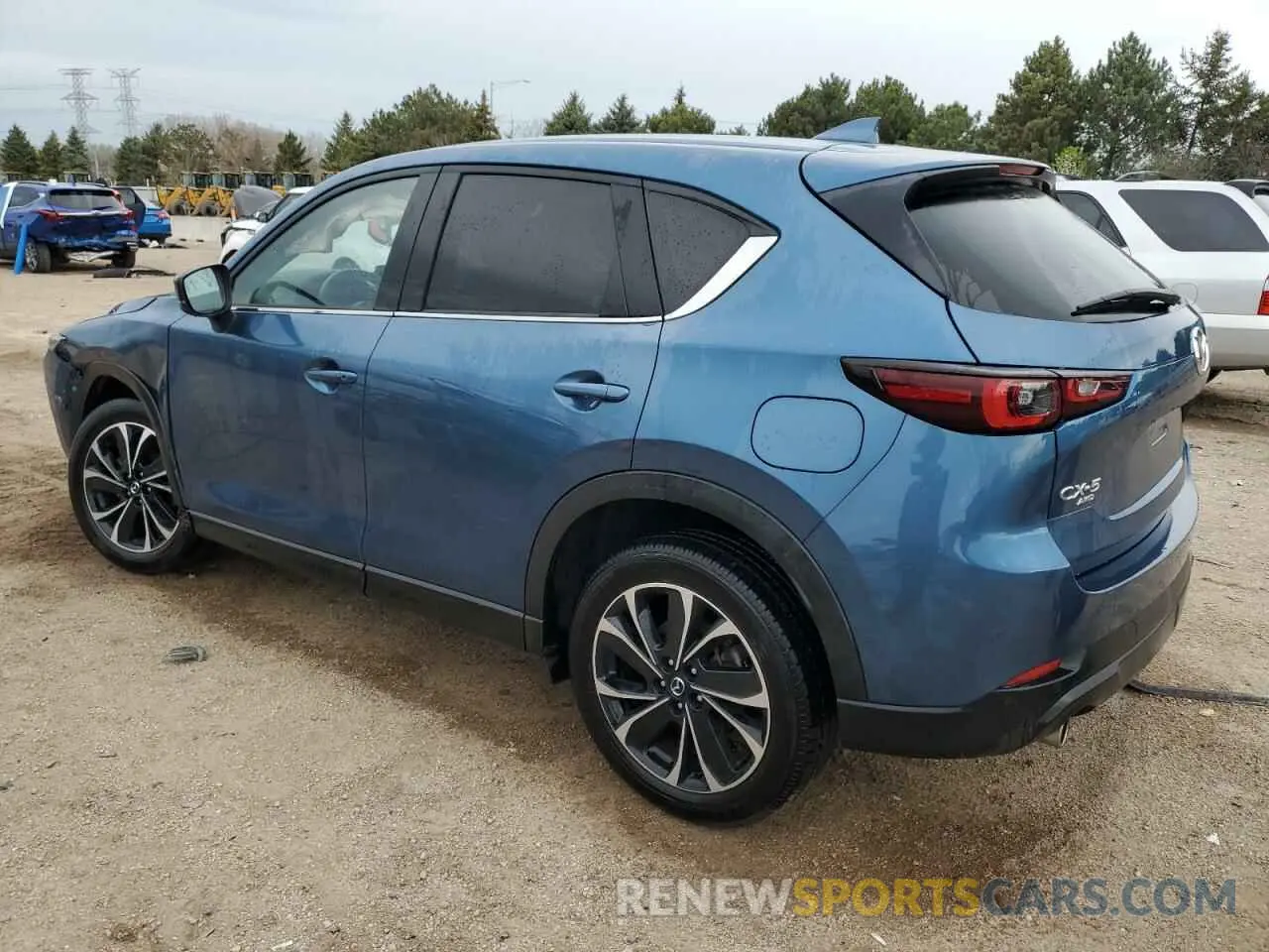 2 fotografías del automóvil dañado JM3KFBDM3P0225045 MAZDA CX-5 PREMI 2023