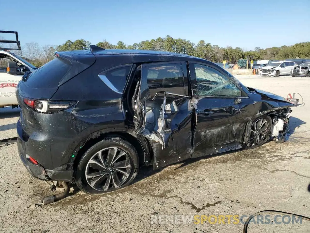 3 fotografías del automóvil dañado JM3KFBDM4P0190712 MAZDA CX-5 PREMI 2023