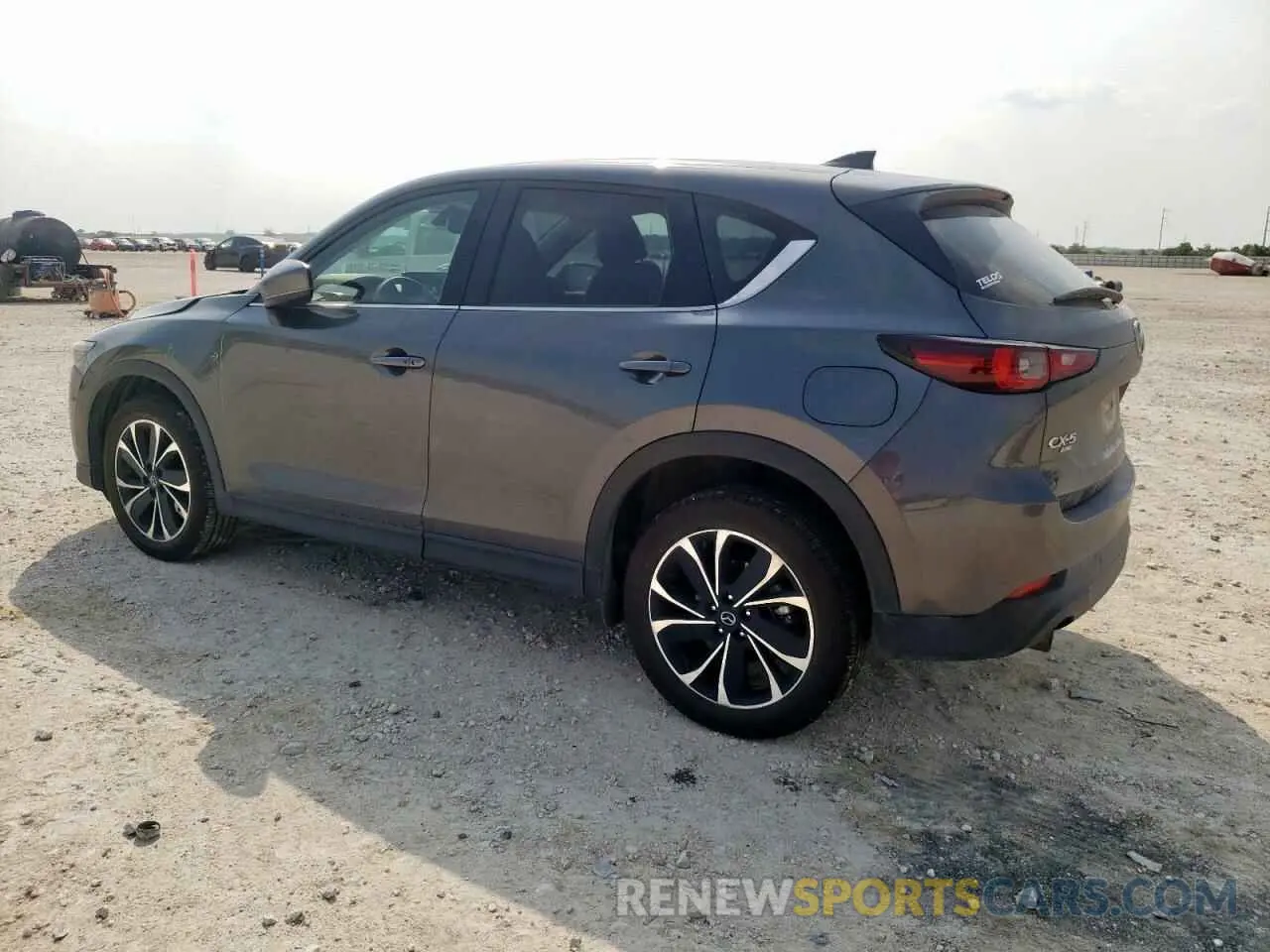 2 fotografías del automóvil dañado JM3KFBDM5P0156133 MAZDA CX-5 PREMI 2023