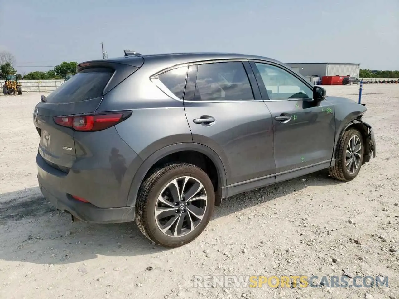 3 fotografías del automóvil dañado JM3KFBDM5P0156133 MAZDA CX-5 PREMI 2023