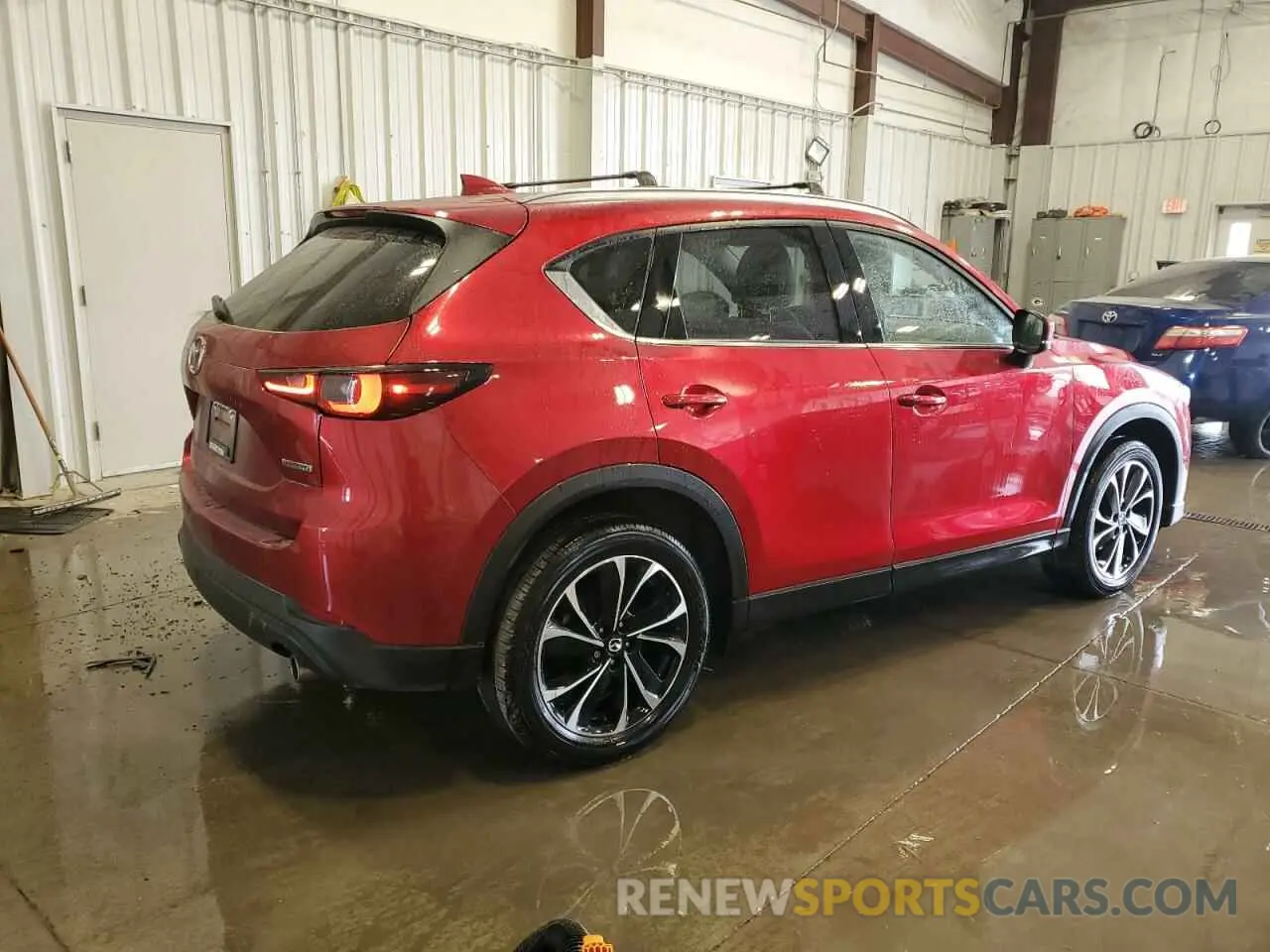 3 fotografías del automóvil dañado JM3KFBDM5P0288650 MAZDA CX-5 PREMI 2023