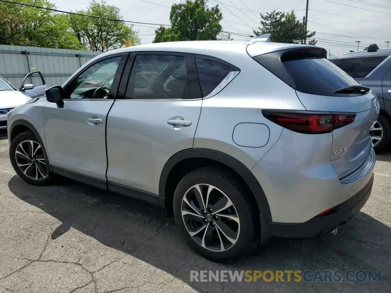 2 fotografías del automóvil dañado JM3KFBDM9P0210906 MAZDA CX-5 PREMI 2023
