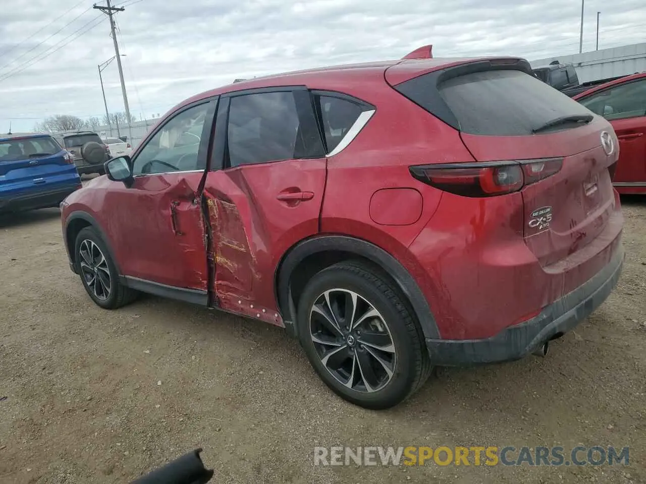 2 fotografías del automóvil dañado JM3KFBDMXP0135651 MAZDA CX-5 PREMI 2023