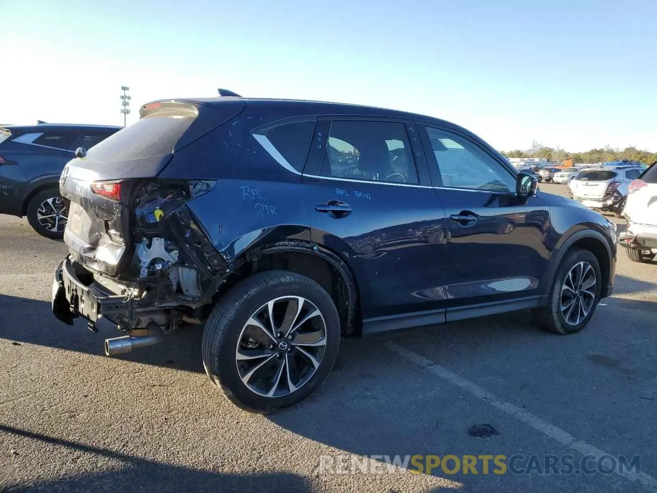 3 fotografías del automóvil dañado JM3KFBDMXP0158010 MAZDA CX-5 PREMI 2023