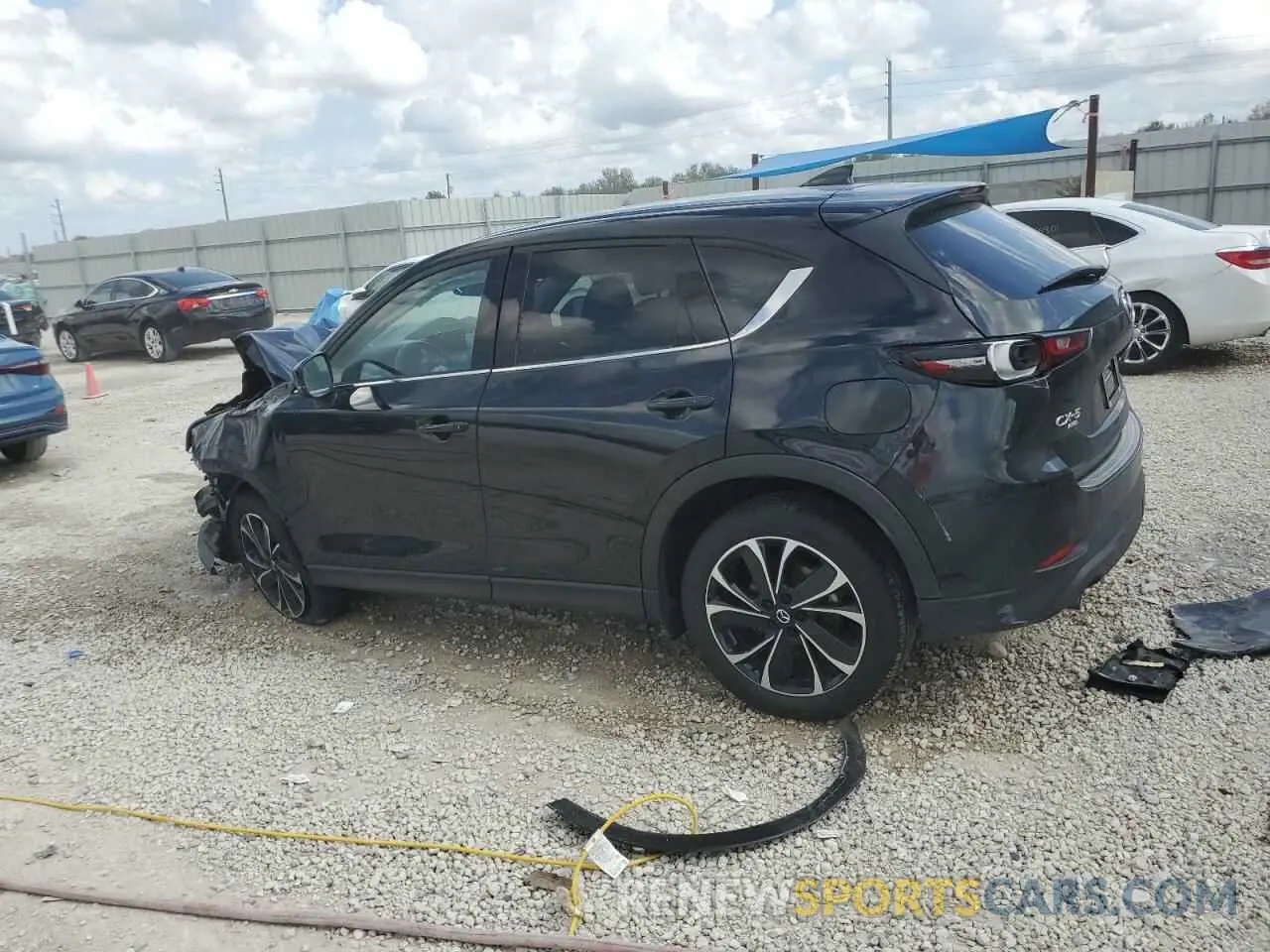 2 fotografías del automóvil dañado JM3KFBEM4P0128774 MAZDA CX-5 PREMI 2023