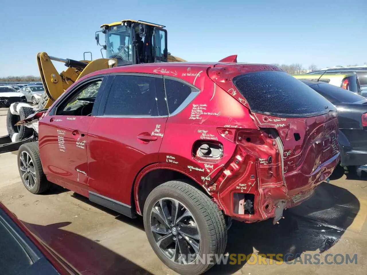 2 fotografías del automóvil dañado JM3KFBEM9P0131265 MAZDA CX-5 PREMI 2023