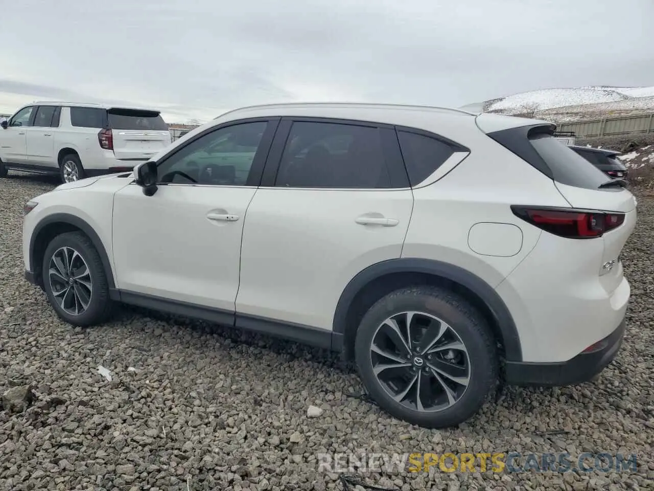 2 fotografías del automóvil dañado JM3KFBEM9P0138541 MAZDA CX-5 PREMI 2023