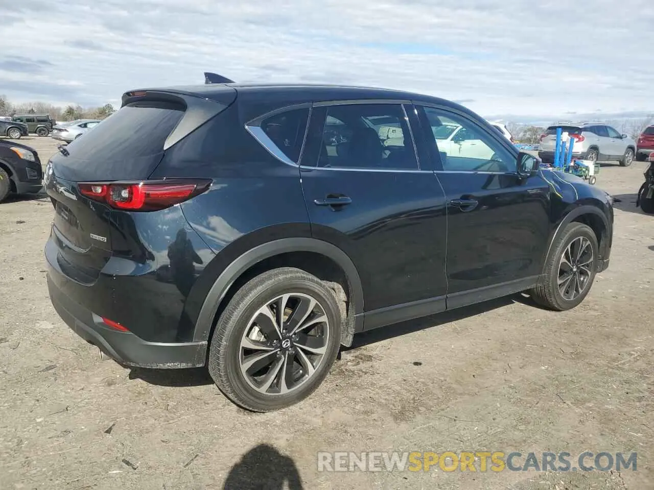 3 fotografías del automóvil dañado JM3KFBEM9P0269212 MAZDA CX-5 PREMI 2023