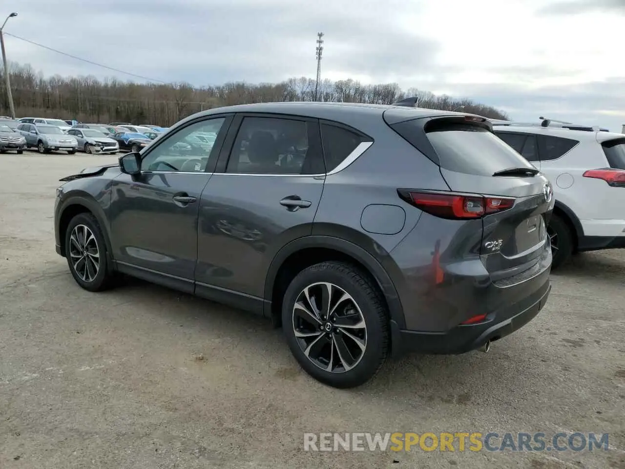 2 fotografías del automóvil dañado JM3KFBEMXP0119531 MAZDA CX-5 PREMI 2023