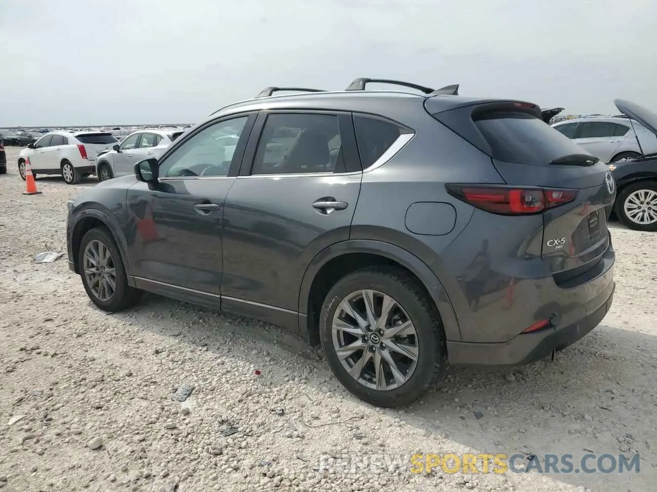 2 fotografías del automóvil dañado JM3KFBDL5R0466082 MAZDA CX-5 PREMI 2024
