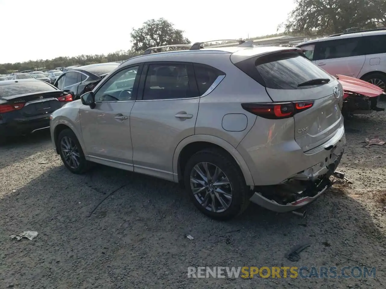 2 fotografías del automóvil dañado JM3KFBDL5R0523770 MAZDA CX-5 PREMI 2024