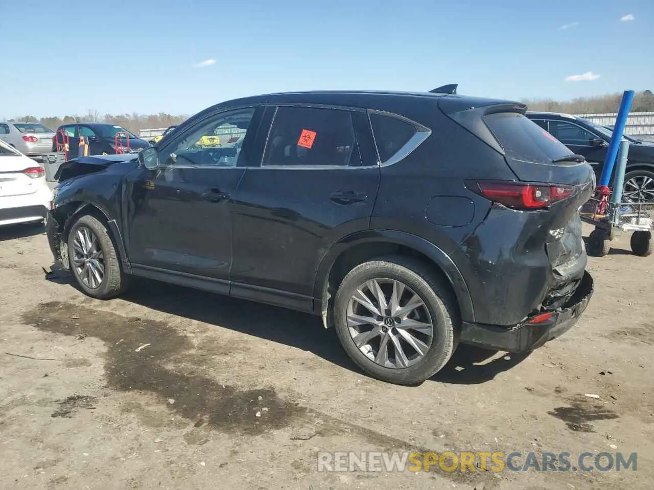 2 fotografías del automóvil dañado JM3KFBDLXR0421798 MAZDA CX-5 PREMI 2024