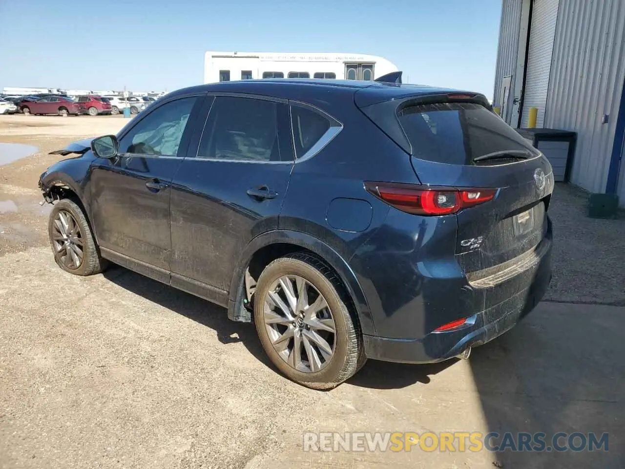 2 fotografías del automóvil dañado JM3KFBDM1R0400301 MAZDA CX-5 PREMI 2024