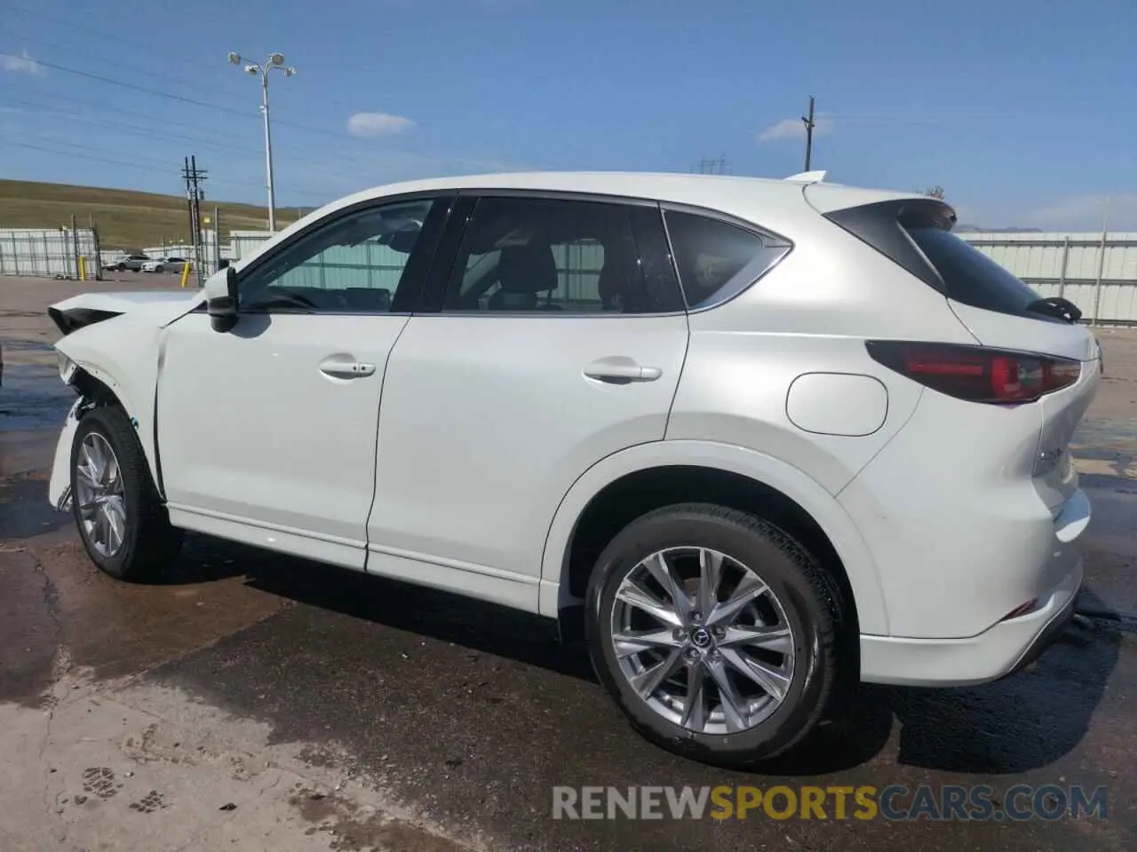 2 fotografías del automóvil dañado JM3KFBDM6R0395354 MAZDA CX-5 PREMI 2024